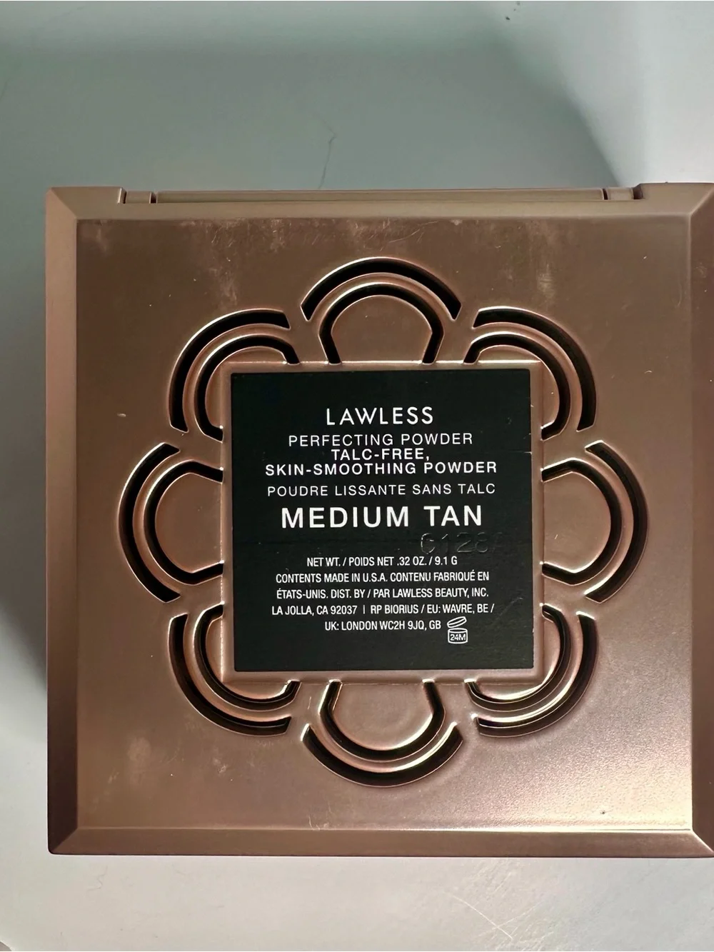 LAWLESS Skin-Smoothing Talc-Free Perfecting Powder MEDIUM TAN - NEW